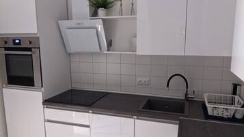 Kühlschrank, Ofen, Herdplatte, Geschirrspüler