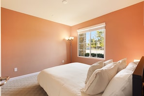 3 bedrooms, desk, iron/ironing board, WiFi