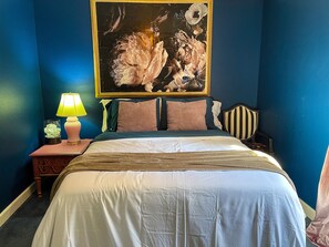 2 bedrooms, desk, iron/ironing board, travel crib