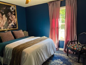 2 Schlafzimmer, Schreibtisch, Bügeleisen/Bügelbrett, Reisekinderbett