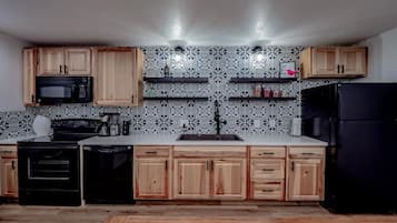 雪櫃、微波爐、焗爐、爐具