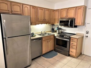 Fridge, microwave, stovetop, dishwasher