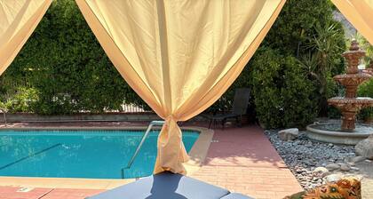 Villa M - 1bedroom villa with kitchen, steps from downtown Palm Springs! 🍒