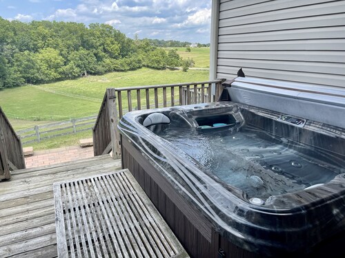 Farmstead getaway, Penn State access, RV parking!