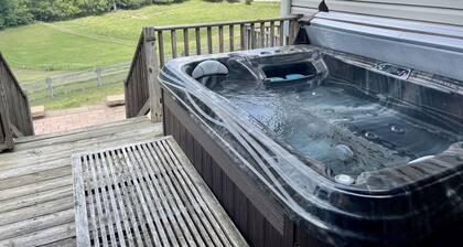 Farmstead getaway, Penn State access, RV parking!