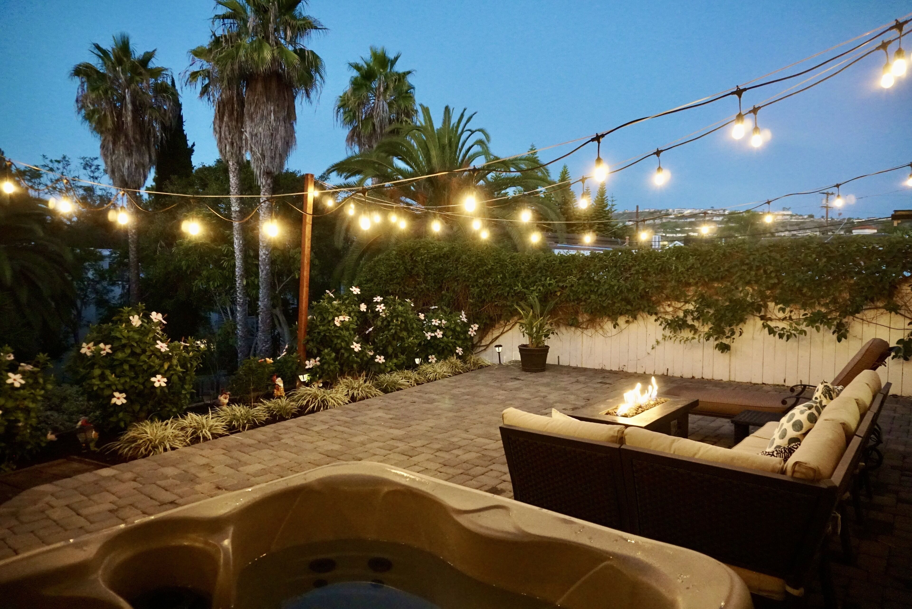 Walk to beach-private yard w/spa, fire pit, AC & more in downtown San Clemente!
