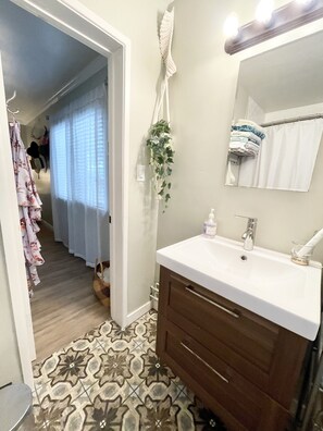 Bathtub, hair dryer, towels, toilet paper