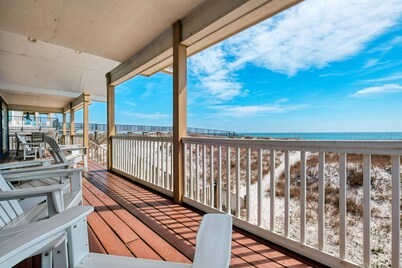 Beachfront Paradise!! Beautiful open floorplan Gulf Shores Beach House