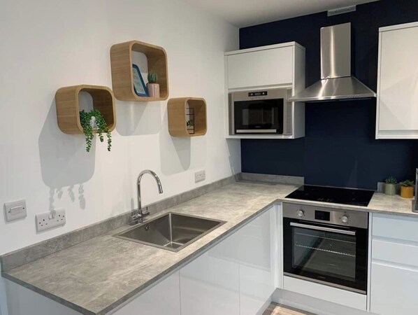 Fridge, microwave, oven, stovetop