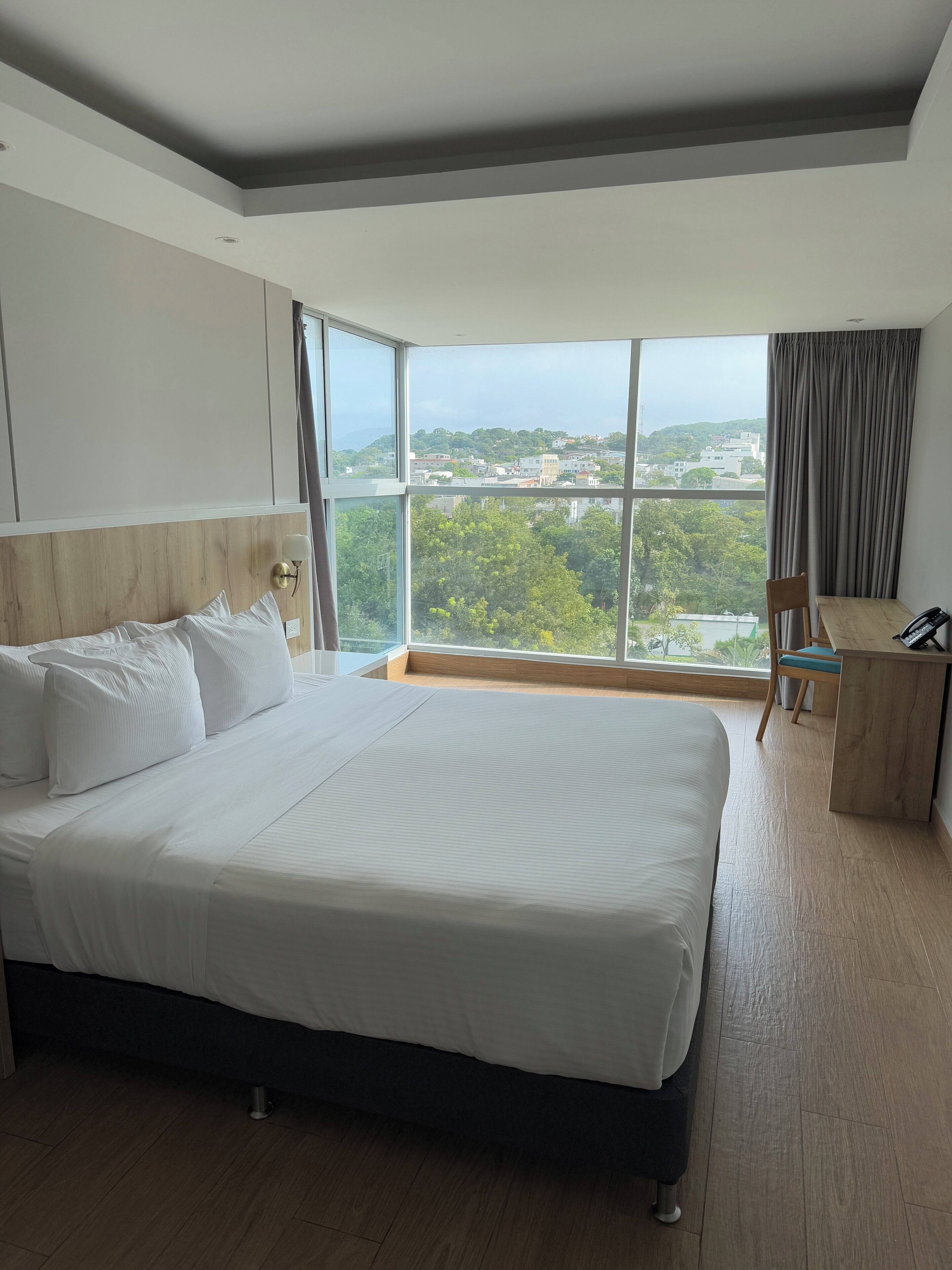 Camera Standard, 1 letto king, non fumatori | Minibar, una cassaforte in camera, una scrivania, postazione laptop