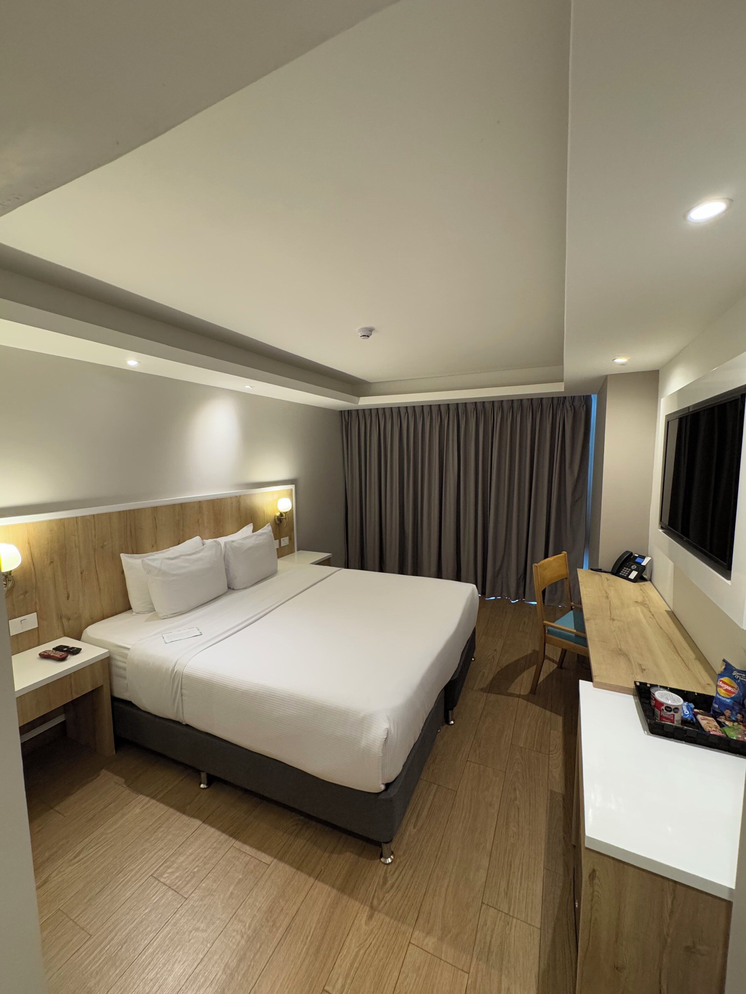 スーペリア ルーム キングベッド 1 台 禁煙 | ミニバー、セーフティボックス (室内)、デスク、ノートパソコン用作業スペース