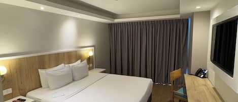 Superior Room, 1 King Bed, Non Smoking | Minibar, in-room safe, desk, laptop workspace