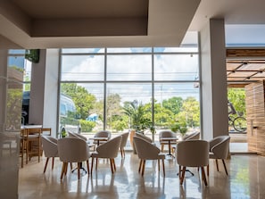 2 bars/lounges - Wyndham Garden Cartagena (Cartagena)