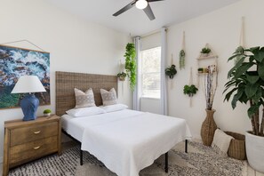 4 bedrooms, desk, iron/ironing board, WiFi