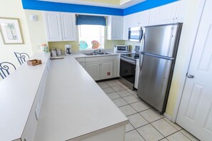 冰箱、微波炉、烤箱、炉灶