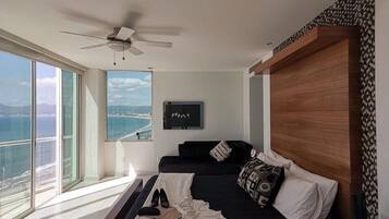 4 bedrooms, iron/ironing board, Internet, bed sheets