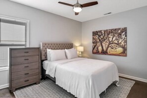 3 bedrooms, iron/ironing board, WiFi, bed sheets