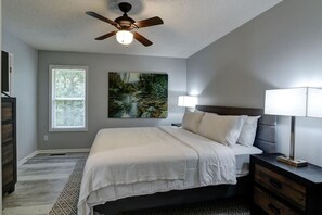 3 bedrooms, iron/ironing board, WiFi, bed sheets