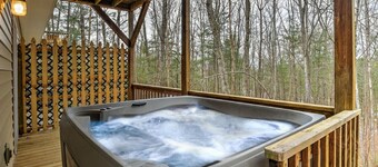 Comfortable South Asheville Townhome W/ Hot Tub