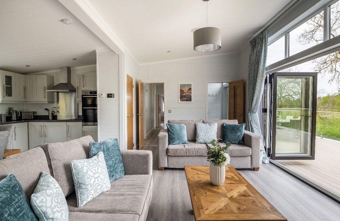 Smart TV, fireplace, stereo