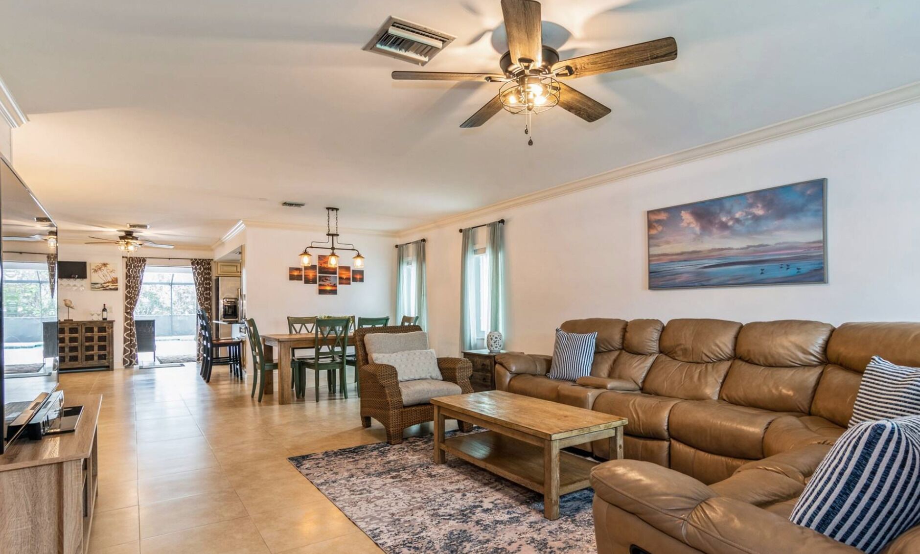 Perfect vacation house-Salt water pool-Pet friendly-Southern exposure! 500 Block