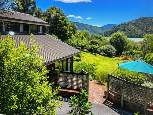 Queen Charlotte Secret Oasis, Marlborough Sounds.