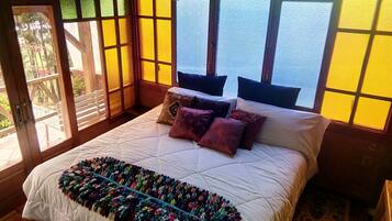 Down duvets, individually decorated, individually furnished, desk