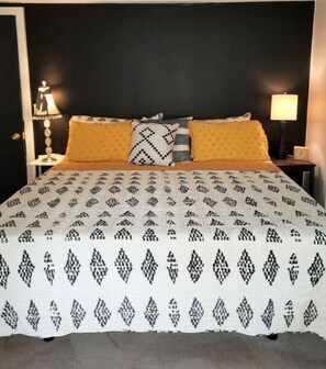 3 bedrooms, desk, iron/ironing board, free WiFi