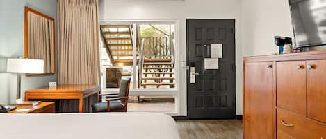 Standard Room, 1 Queen Bed, Roll-in Shower