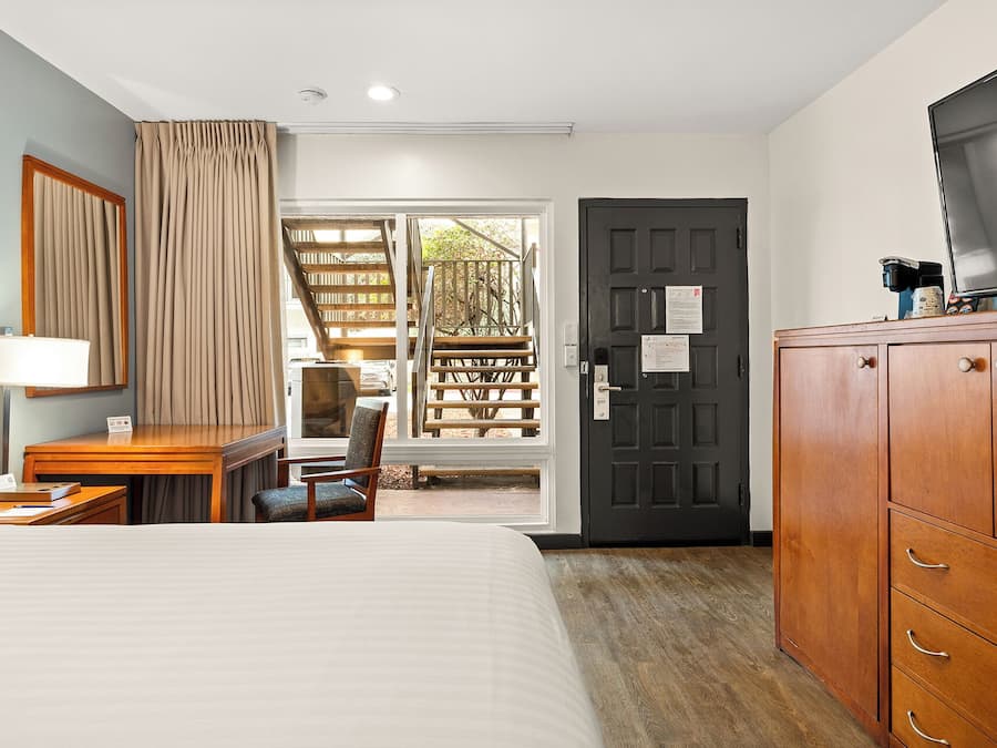 Standard Room, 1 Queen Bed, Roll-in Shower | Desk, iron/ironing board, free WiFi, bed sheets