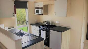 Deluxe Mobile Home | Private kitchen