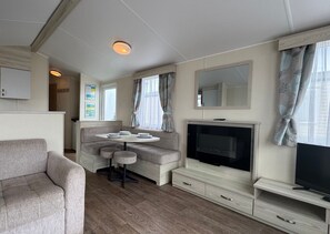 Deluxe Mobile Home | Living area