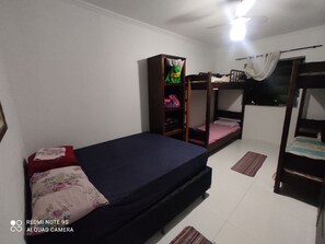 1 bedroom, free WiFi - Apartment Guarujá Pitangueiras 100 mts from the beach (SP)