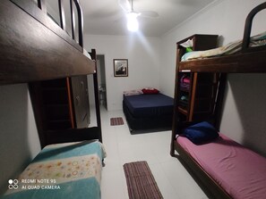 1 bedroom, free WiFi - Apartment Guarujá Pitangueiras 100 mts from the beach (SP)