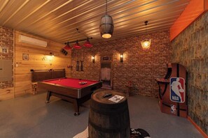 Games room - 256-Luxury 7BR Mansion: Pool, Spa, Cinema (Four Corners)