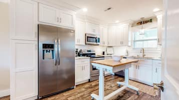 冰箱、微波炉、烤箱、炉灶