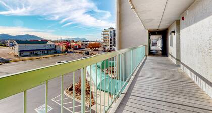 Newly Remodeled Downtown Riverfront Condo W/ Free Attraction Tickets