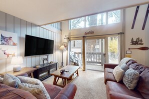 Televisión y chimenea 