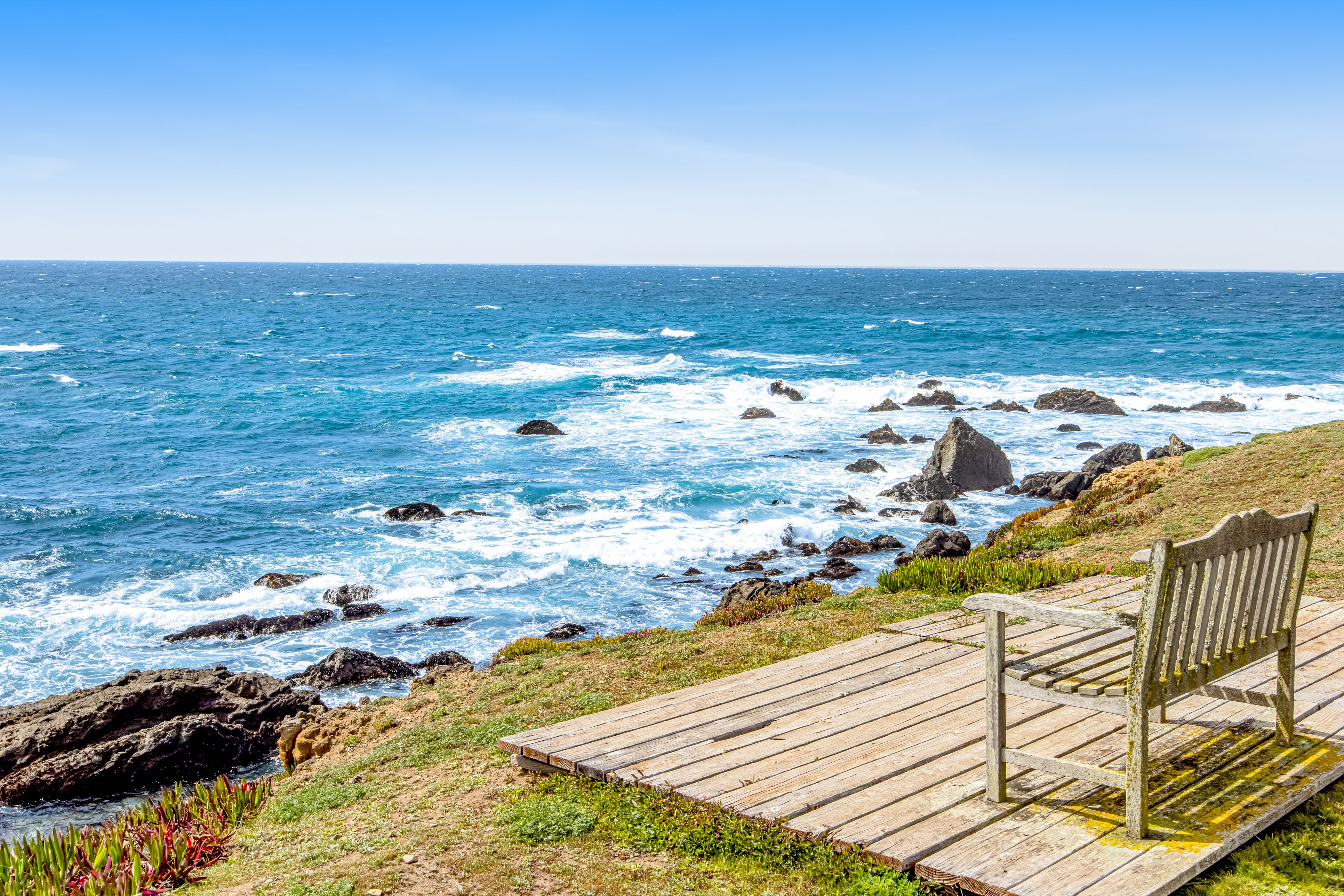 Oceanfront home on the bluffs with amazing view, hot tub, game room - 1 dog OK