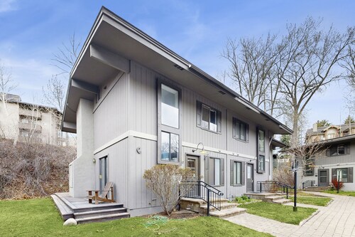 Waterfront Home w/ Deck, Balcony, Fireplace & Private W/D - Walk Downtown