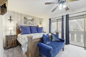 2 bedrooms, iron/ironing board, internet, bed sheets - Waterfront Home w/ Deck, Balcony, Fireplace & Private W/D - Walk Downtown (Ketchum)