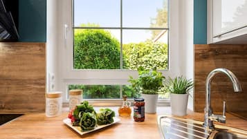 Kjøleskap, mikrobølgeovn, ovn og kokeplater