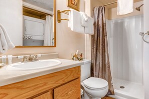 Hair dryer, towels - Top Level Downtown Condo W/ Fast WIFi, Balcony & Great Location - Skiing Nearby (Park City)