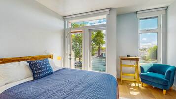 2 bedrooms, iron/ironing board, Internet, bed sheets