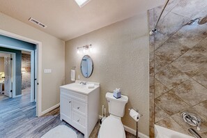 Hair dryer, towels - Secluded, Dog-Friendly Getaway w/ Beautiful Views, a Large Yard, & Free WiFi (Fredericksburg)