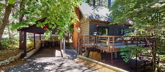 Dog-friendly cabin near lake with large deck and great location