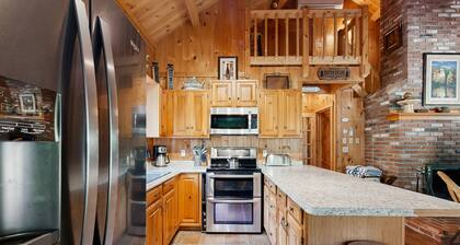 Charming, dog-friendly cabin with a full kitchen, free WiFi, & private hot tub