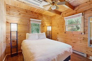 3 bedrooms, iron/ironing board, Internet, bed sheets