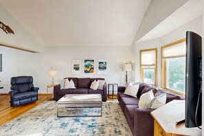 TV, fireplace, DVD player