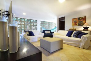 Vila luxo | Área de estar | TV